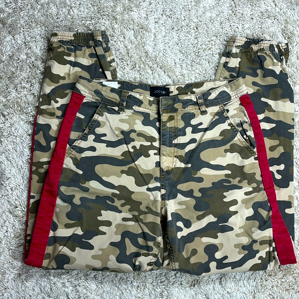 Joe's Jeans High-rise Camo with  a Red Stripe Joggers, Size 25